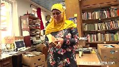 Il proprietario della libreria si scopa una felice milf musulmana